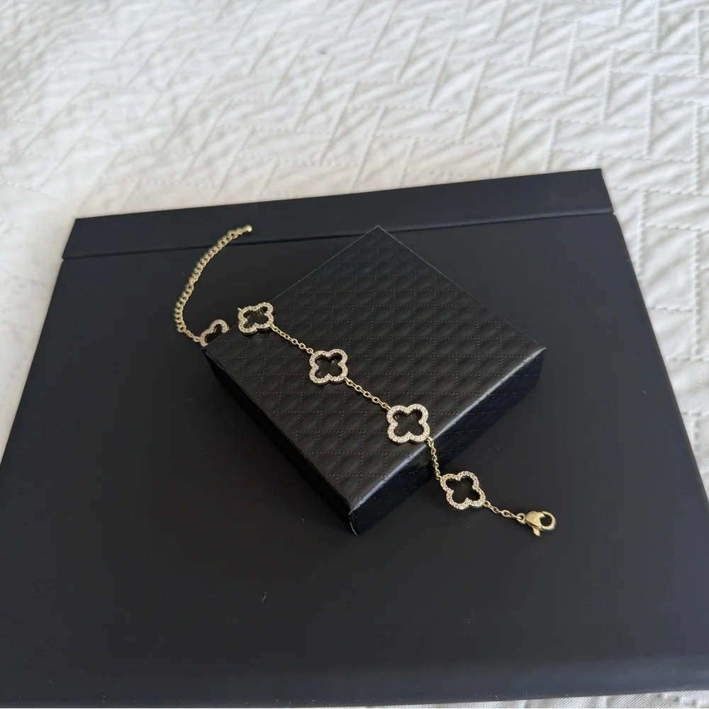 Elegant Gold and Silver Flower Bracelet new in a box gold plated - Picture 10 of 15